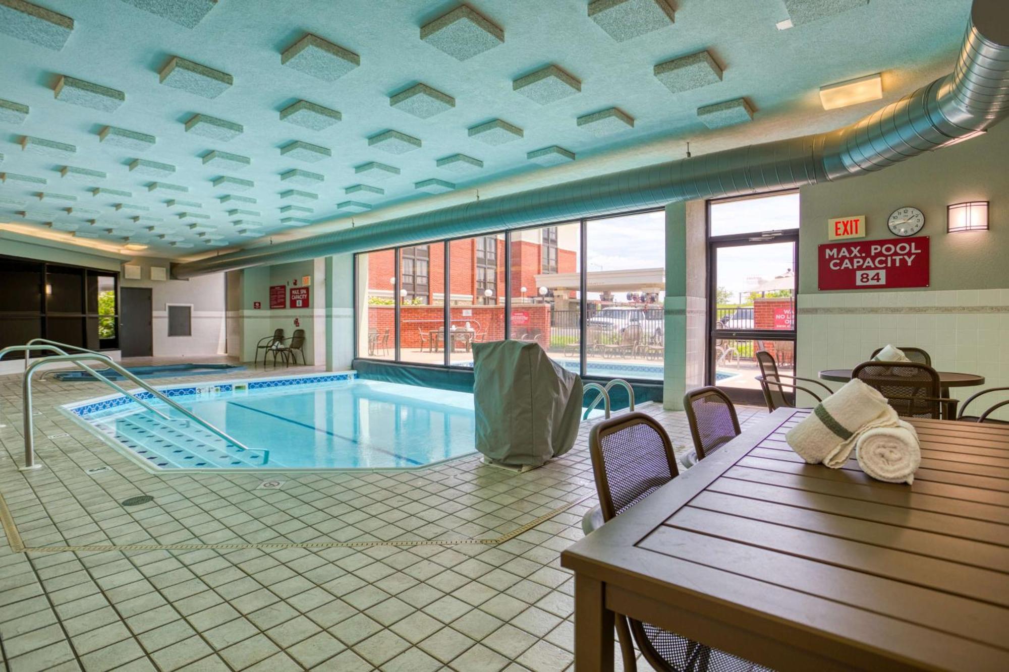 Drury Inn & Suites St. Louis - Fairview Heights Eksteriør billede