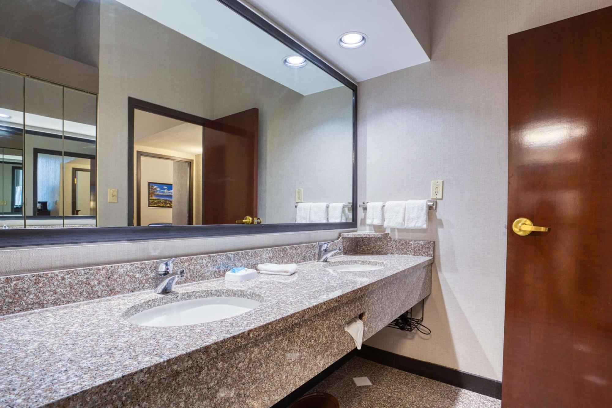 Drury Inn & Suites St. Louis - Fairview Heights Eksteriør billede