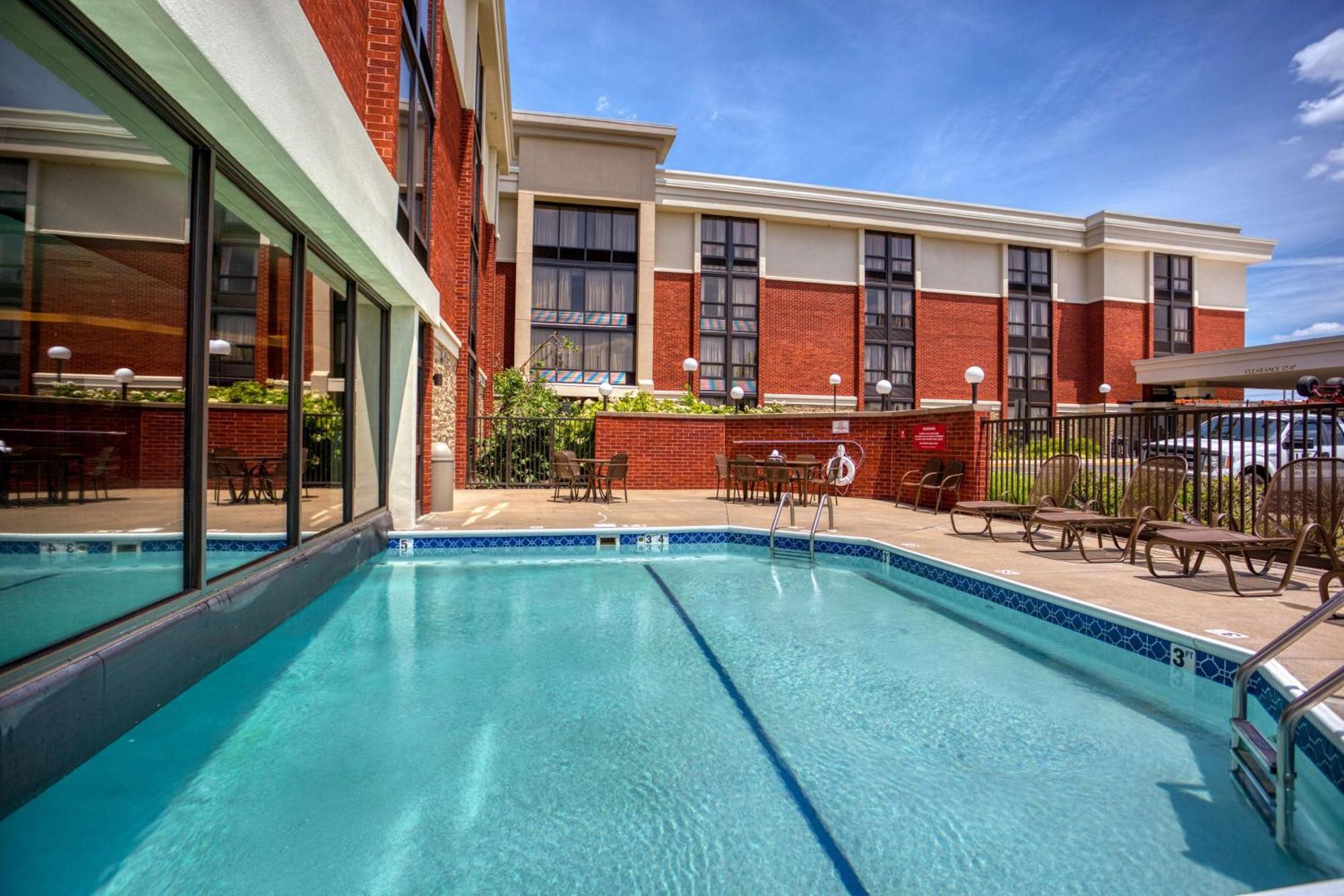 Drury Inn & Suites St. Louis - Fairview Heights Eksteriør billede